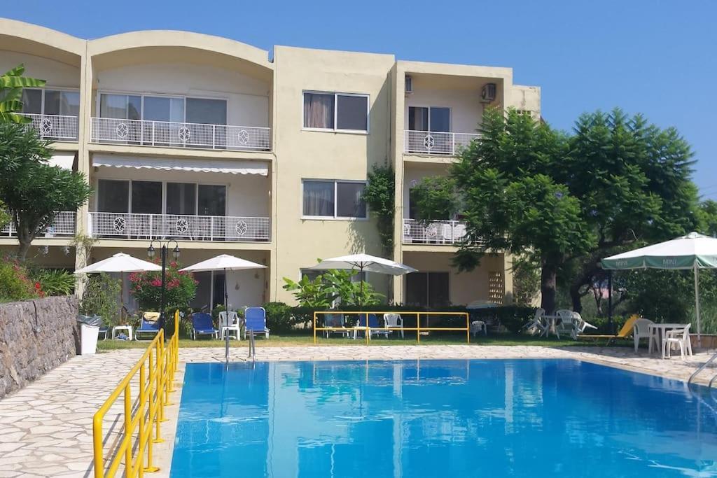 Sea View Apartment With Swimning Pool Mesongí Buitenkant foto