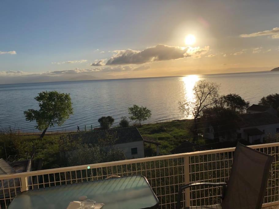 Sea View Apartment With Swimning Pool Mesongí Buitenkant foto