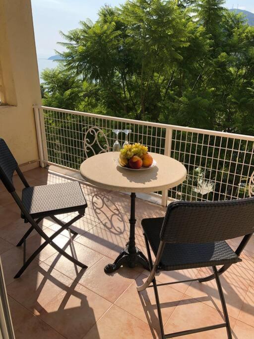 Sea View Apartment With Swimning Pool Mesongí Buitenkant foto